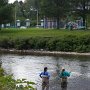 <p align="left">Retour par la vallée de la Matapedia. À Causapscal, deux femmes s'initient à la pêche à la mouche. Ce sera notre dernier arrêt. Le lendemain, nous entrions à la maison.